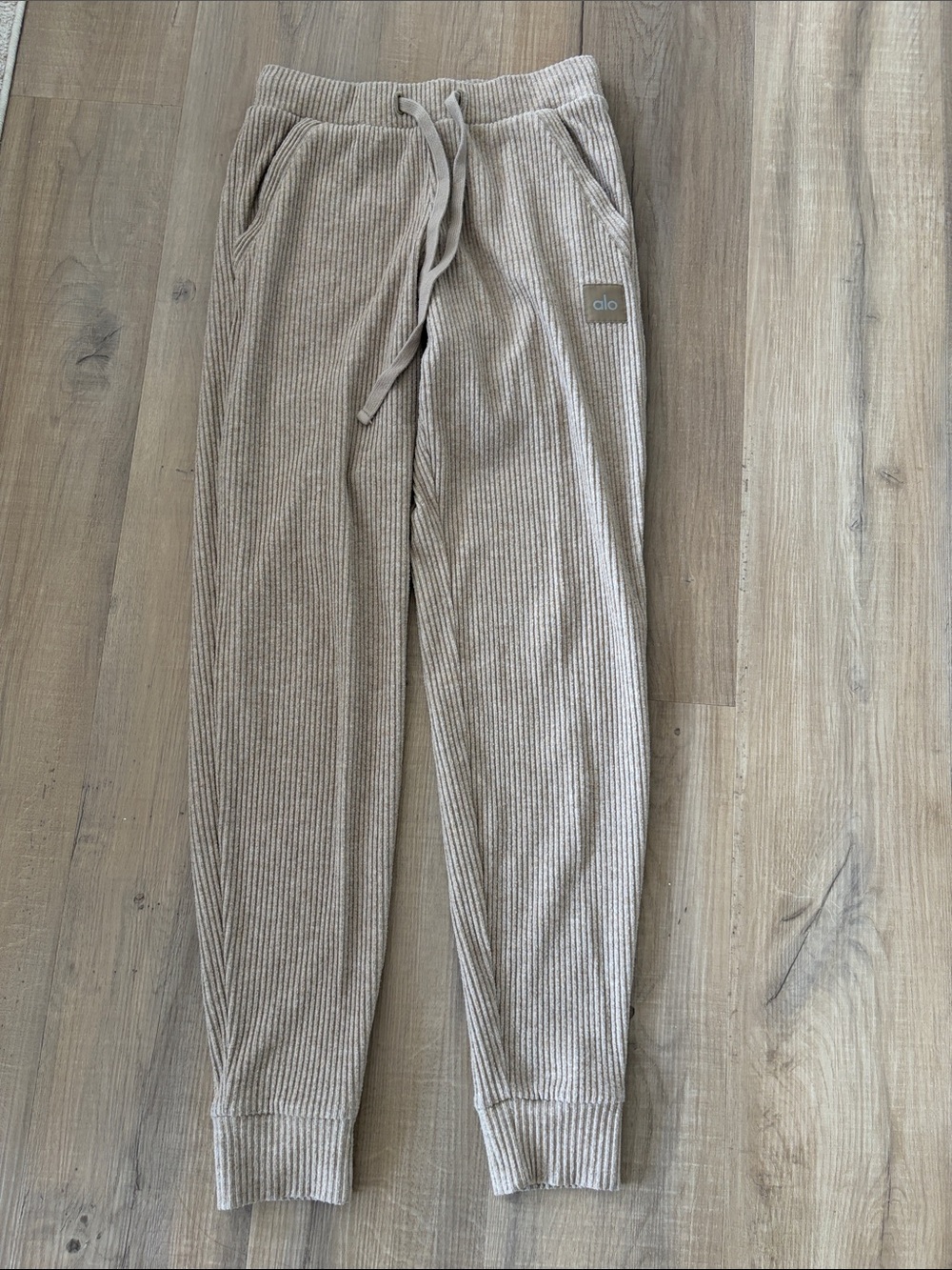 ALO Yoga Men’s Ribbed Joggers - Taupe